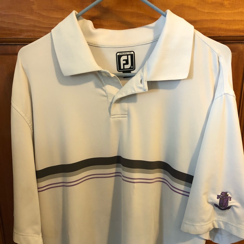 XL FootJoy golf polo with club logo on sleeve